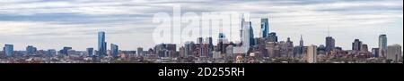 Ultrabreites 2020 Panorama der Skyline von Philadelphia, Pennsylvania, USA Stockfoto