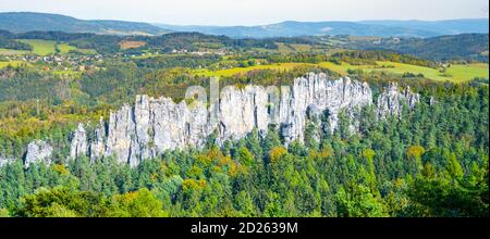 Dry Rocks, Tschechisch: Suche skaly. Monumentaler Sandsteinkamm im Böhmischen Paradies, Tschechische Republik Stockfoto