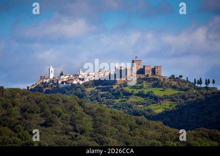 Portugal, Alentejo. Monsaraz mittelalterliches Dorf und Burg Stockfoto