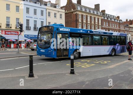 A 2012 Volvo B Series B7RLE, Reg.-Nr:BF12 KWK, Single Decker Bus Fahren entlang der Esplanade, Weymouth, Dorset UK Stockfoto