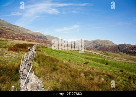 Ein Blick auf die Glocke und unter Beck Fells die Alter Mann von Coniston aus der Nähe von Torver High Common Coniston Lake District National Park Cumbria England Stockfoto