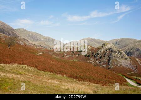 Ein Blick auf die Glocke und unter Beck Fells die Alter Mann von Coniston aus der Nähe von Torver High Common Coniston Lake District National Park Cumbria England Stockfoto