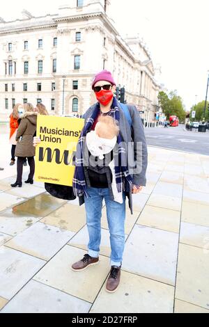 400 freiberufliche Arbeiter aus der Musikindustrie versammelten sich am 29. September 2020 vor dem Parliament Square in London, Großbritannien Stockfoto