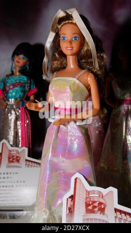 Barbie Puppen Produziert Im Jahr 1966, Die Älteste In Der Ausstellung,  Werden Im Doll Industry Museum In Taishan, Taipei County 23. Januar 2009.  Einige Der Frühesten Barbie-Puppen Wurden In Einer Fabrik In