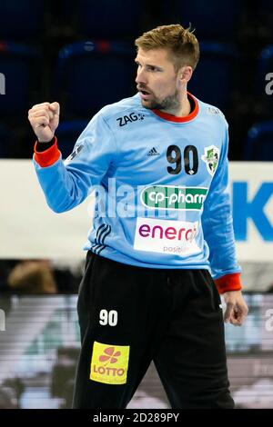 Kiel, Deutschland. Oktober 2020. Handball: Bundesliga, THW Kiel - TSV Hannover-Burgdorf, 2. Spieltag, in der Wunderino-Arena. Hannovers Torhüter Urban Lesjak Prost. Kredit: Frank Molter/dpa/Alamy Live Nachrichten Stockfoto