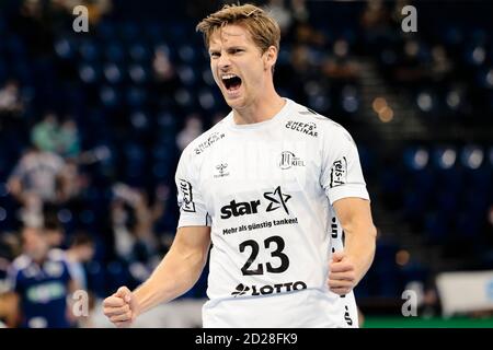 Kiel, Deutschland. Oktober 2020. Handball: Bundesliga, THW Kiel - TSV Hannover-Burgdorf, 2. Spieltag, in der Wunderino-Arena. Kieler Rune Dahmke jubelt nach einem Tor. Kredit: Frank Molter/dpa/Alamy Live Nachrichten Stockfoto