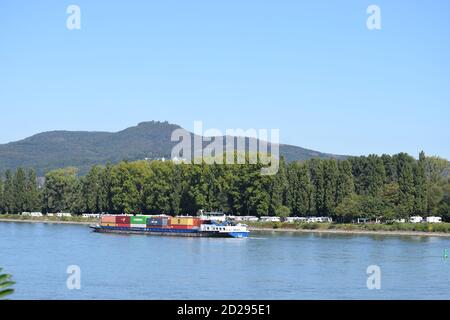 Blick über den Rhein von Oberwinter nach Drachenfels Stockfoto