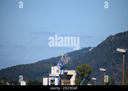 Blick über den Rhein von Oberwinter nach Drachenfels Stockfoto