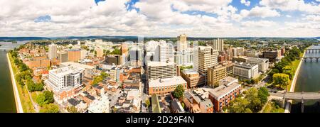 Harrisburg, Pennsylvania Drohnenpanorama an einem sonnigen Tag. Stockfoto