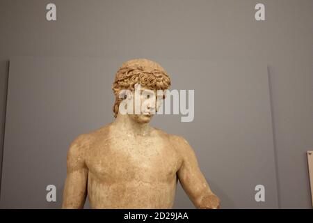 Antinoos, Statue aus römischer Zeit im archäologischen Museum von Delphi in Griechenland Stockfoto