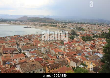 Panoramablick auf die Stadt Nafplio von der Zitadelle Akronafplia Stockfoto