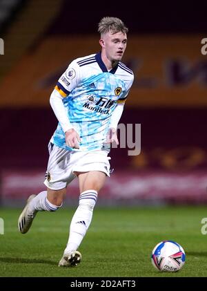 Taylor Perry von Wolverhampton Wanderers während des EFL Trophy-Spiels im utilita Energy Stadium, Bradford. Stockfoto