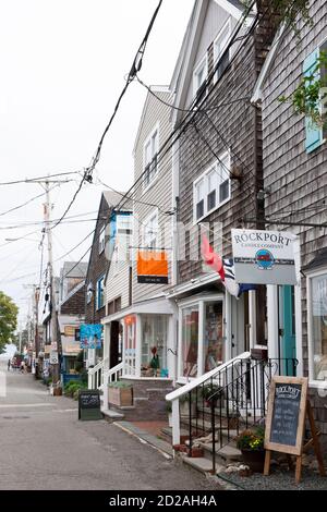 Geschäfte entlang Bearskin Neck in Rockport, Massachusetts auf Cape Ann (Essex County). Stockfoto