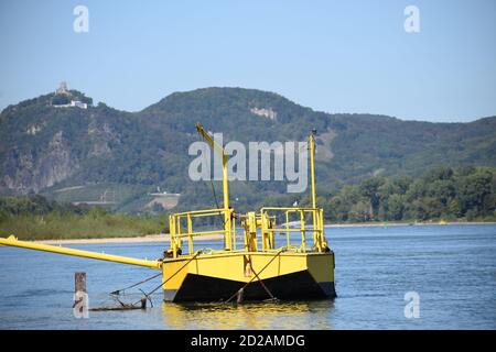 Blick über den Rhein von Oberwinter nach Drachenfels Stockfoto