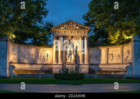 Das Grillparzer Denkmal im Volksgarten in der Abenddämmerung, Wien, Österreich, Europa Franz Grillparzer Denkmal im Volksgarten am dus Stockfoto