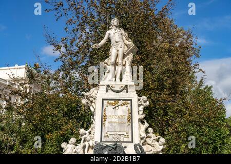 Das Mozartdenkmal im Burggarten, Wien, Österreich, Europa das Mozart-Denkmal im Burggarten, Wien, Österreich, Europa Stockfoto