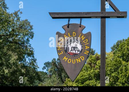 Emerald Indian Mound Schild, archäologische Stätte auf dem Natchez Trace Parkway, Mississippi, USA. Stockfoto