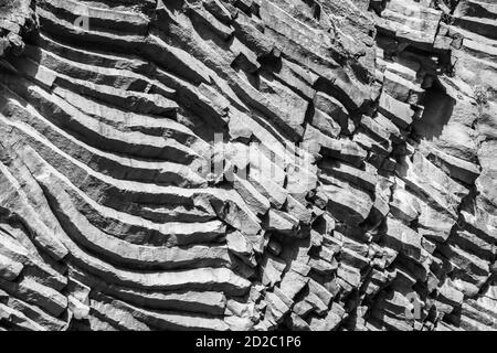 Basaltfelsen und unberührtes Wasser der Alcantara-Schluchten in Sizilien, Italien Stockfoto