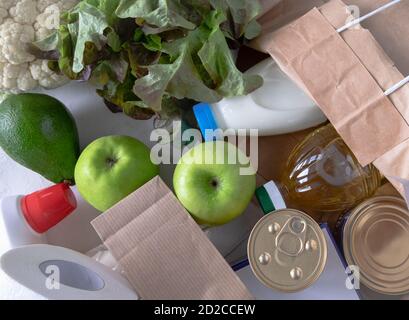 Flaches Lay aus einer Reihe von verschiedenen Produkten. Stockfoto