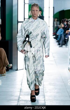 Paris, Frankreich. Oktober 2020. LOUIS VUITTON SS21 Runway während der Paris Fashion Week September 2020 - Paris, Frankreich 06/10/2020 Quelle: dpa/Alamy Live News Stockfoto