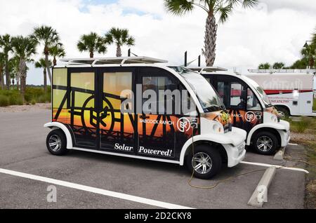 Solartransporte auf der Babcock Ranch, EINER nachhaltigen Gemeinde im Südwesten Floridas, laufen auf Sonnenenergie. Stockfoto