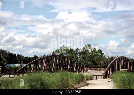 Solar Tree auf der Babcock Ranch, einer Solar betriebenen Gemeinde im Südwesten Floridas, die die Sonne nutzt, um Häuser zu versorgen und Strom von Fahrzeugen zu erzeugen Stockfoto