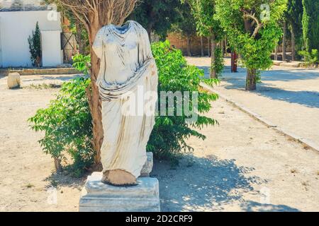 Römische alte kopflose Statue auf der Ausgrabung von Karthago, Tunesien, Afrika Stockfoto