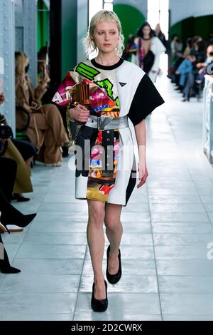 Paris, Frankreich. Oktober 2020. LOUIS VUITTON SS21 Runway während der Paris Fashion Week September 2020 - Paris, Frankreich 06/10/2020 Quelle: dpa/Alamy Live News Stockfoto