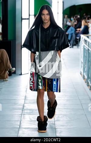 Paris, Frankreich. Oktober 2020. LOUIS VUITTON SS21 Runway während der Paris Fashion Week September 2020 - Paris, Frankreich 06/10/2020 Quelle: dpa/Alamy Live News Stockfoto