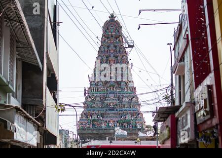 Chennai, Indien - 8. Februar 2020: Blick auf Kapaleeshwarar Tempel an einem bewölkten Tag am 8. Februar 2020 in Chennai, Indien Stockfoto