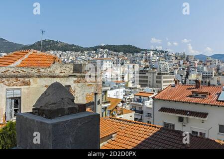 KAVALA, GRIECHENLAND - 22. JUNI 2019: Herrlicher Panoramablick auf die Stadt Kavala, Ostmakedonien und Thrakien, Griechenland Stockfoto