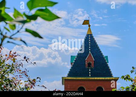 Taynitskaya Turm - Kreml zentraler Turm der südlichen Mauer - Kreml, Moskau, Russland im Juni 2019 Stockfoto