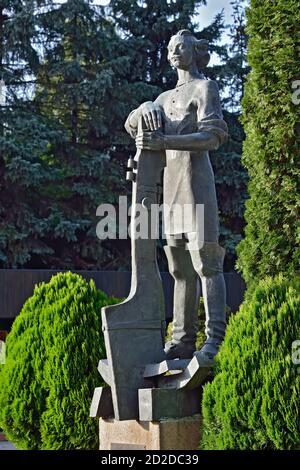 Kaliningrad, Russland - 30. september 2020: Denkmal für Peter den Großen, Kaiser von Russland, auf der Insel Kant in der Nähe der Kathedrale Stockfoto