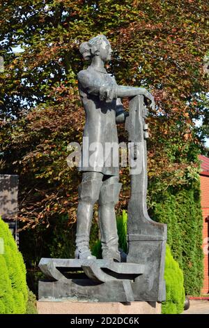 Kaliningrad, Russland - 30. september 2020: Denkmal für Peter den Großen, Kaiser von Russland, auf der Insel Kant in der Nähe der Kathedrale Stockfoto