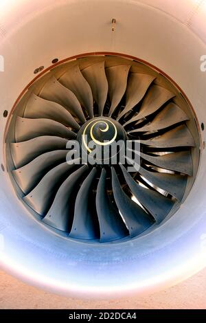 Lüfterflügel eines Rolls Royce RB211 an einem Boeing 767 Stockfoto