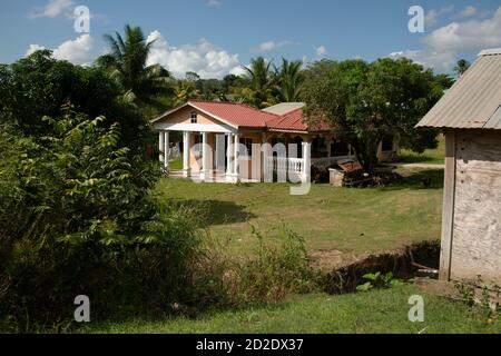 Die Heimat einer wohlhabenden Familie im kleinen Yucatec Maya Dorf San Antonio, Cayo District, Belize. Stockfoto