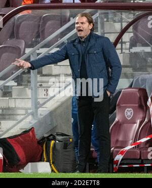 Betfred Cup - Heart of Midlothian / Inverness Caledonian Thistle. Tynecastle Park, Edinburgh, Midlothian, Großbritannien. Oktober 2020. Hearts ist Gastgeber von Inverness Caledonian Thistle im Betfred Cup im Tynecastle Park, Edinburgh. Bild zeigt: Der Hearts-Manager Robbie Neilson ruft seinen Spielern Anweisungen. Kredit: Ian Jacobs/Alamy Live Nachrichten Stockfoto