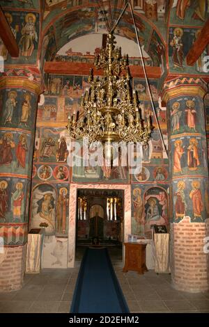 Snagov Kloster, Kreis Ilfov, Rumänien. Der Innenraum der Kirche aus dem 15. Jahrhundert. Stockfoto