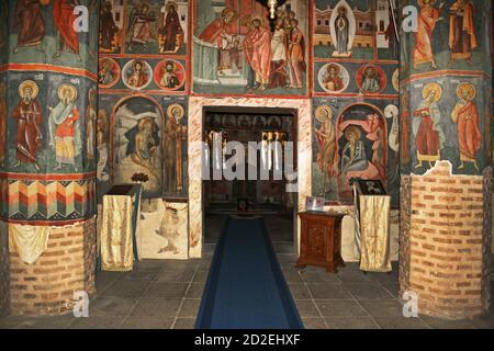 Snagov Kloster, Kreis Ilfov, Rumänien. Der Innenraum der Kirche aus dem 15. Jahrhundert. Stockfoto