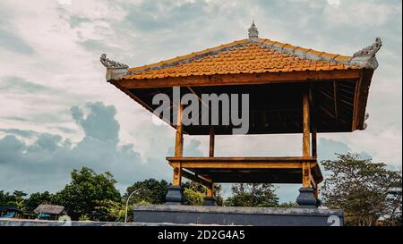 Blick auf einen Pavillon am Strand Stockfoto