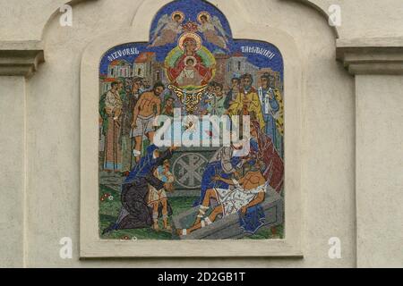 Das Christlich-Orthodoxe Kloster Ghighiu, Rumänien. Mosaik "Mutter Gottes des lebensspendenden Frühlings" über dem Eingang in der Kirche. Stockfoto