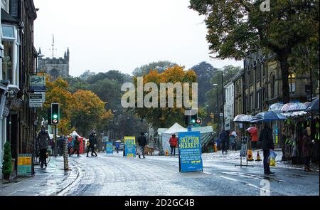 Ein kalter, feuchter Herbsttag auf dem Skipton Markt, 03-10-2020 Stockfoto