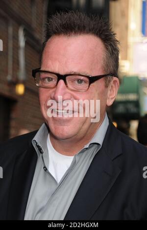 NEW YORK - JULI 13: Schauspieler Tom Arnold besucht am 13. Juli 2009 die "Late Show with David Letterman" im Ed Sullivan Theater in New York City. Menschen; Tom Arnold Kredit: Hoo-me / MediaPunch Stockfoto