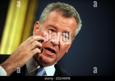 NEW YORK, NY - 23. OKTOBER: Der New Yorker Bürgermeister Bill De Blasio veranstaltet am 23. Oktober 2015 eine Pressekonferenz im Blue Room im Rathaus in New York City. Personen: Bill De Blasio Kredit: Hoo-me / MediaPunch Stockfoto