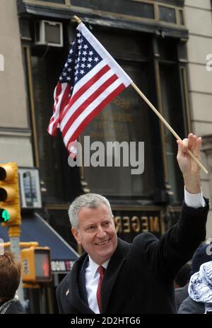 NEW YORK, NY - NOVEMBER 11: New York City Bürgermeister Bill de Blasio besucht die 'Shelter' New York Premiere im Whitney Museum of American Art am 11. November 2015 in New York City Menschen: New York City Bürgermeister Bill de Blasio Kredit: Hoo-Me / MediaPunch Stockfoto