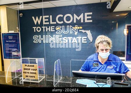 Spring Hill Florida, Hampton Inn by Hilton, Hotelhotels Unterkunft Inn Motel Motels, Lobby, Covid-19 Coronavirus Pandemie Krankheit Infektionskrankheiten Gesundheit Stockfoto