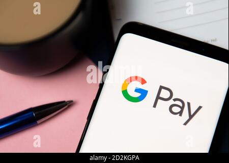 In dieser Abbildung wird ein Google Pay-Logo auf einem Smartphone angezeigt. Stockfoto