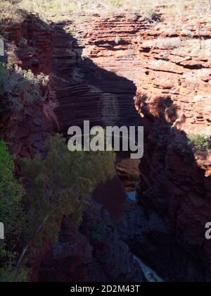 Joffre Gorge und (trockene) Wasserfälle, Karijini National Park, Western Australia Stockfoto