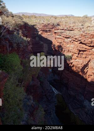 Joffre Gorge und (trockene) Wasserfälle, Karijini National Park, Western Australia Stockfoto