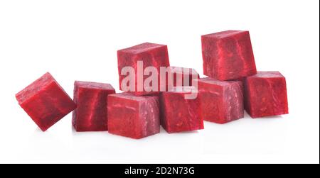 Clouseup von Slice Beetroot auf weißem Hintergrund isoliert Stockfoto